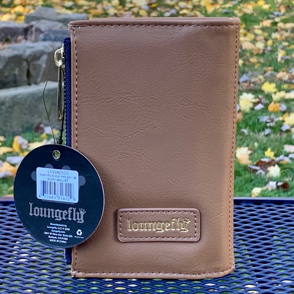 RARE Loungefly Book Wallet Pride and Prejudice NEW - Picture 2 of 4